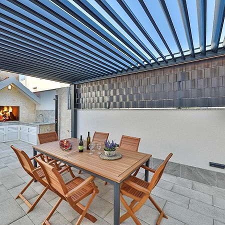 Luxury Apartment Pia With Swimming Pool And Grill Trogir Kültér fotó