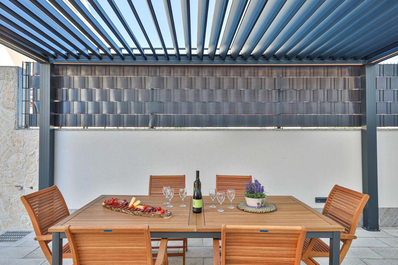 Luxury Apartment Pia With Swimming Pool And Grill Trogir Kültér fotó