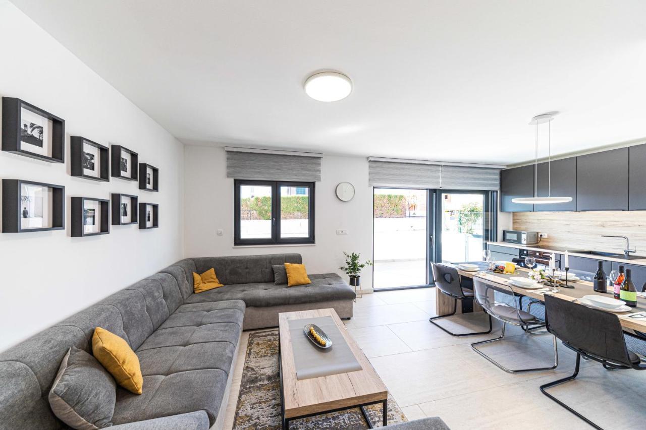 Luxury Apartment Pia With Swimming Pool And Grill Trogir Kültér fotó