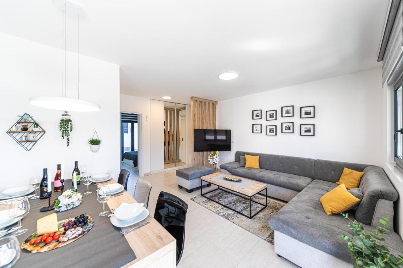 Luxury Apartment Pia With Swimming Pool And Grill Trogir Kültér fotó