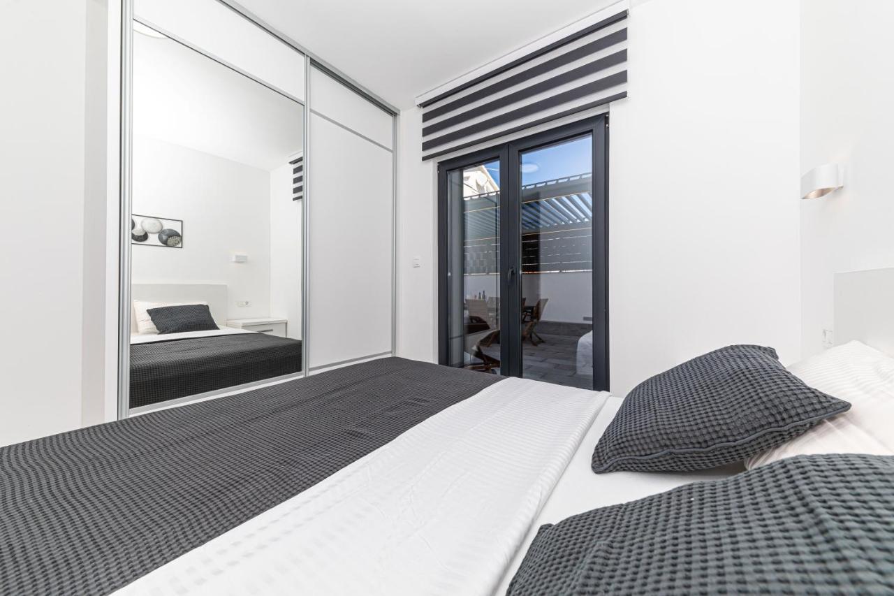 Luxury Apartment Pia With Swimming Pool And Grill Trogir Kültér fotó