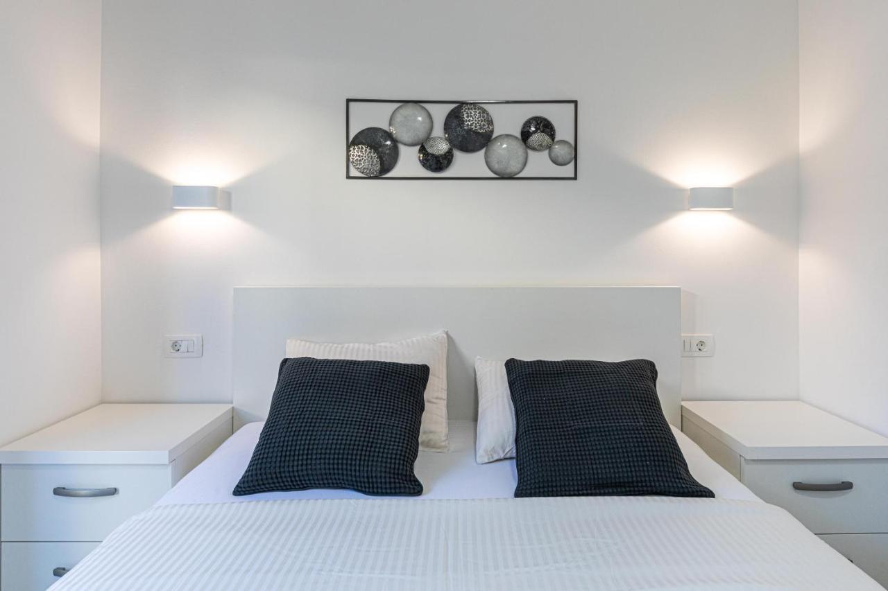 Luxury Apartment Pia With Swimming Pool And Grill Trogir Kültér fotó