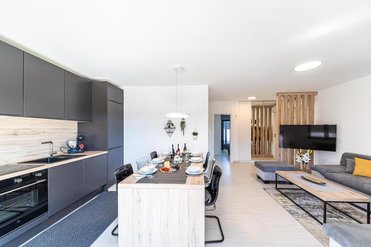 Luxury Apartment Pia With Swimming Pool And Grill Trogir Kültér fotó
