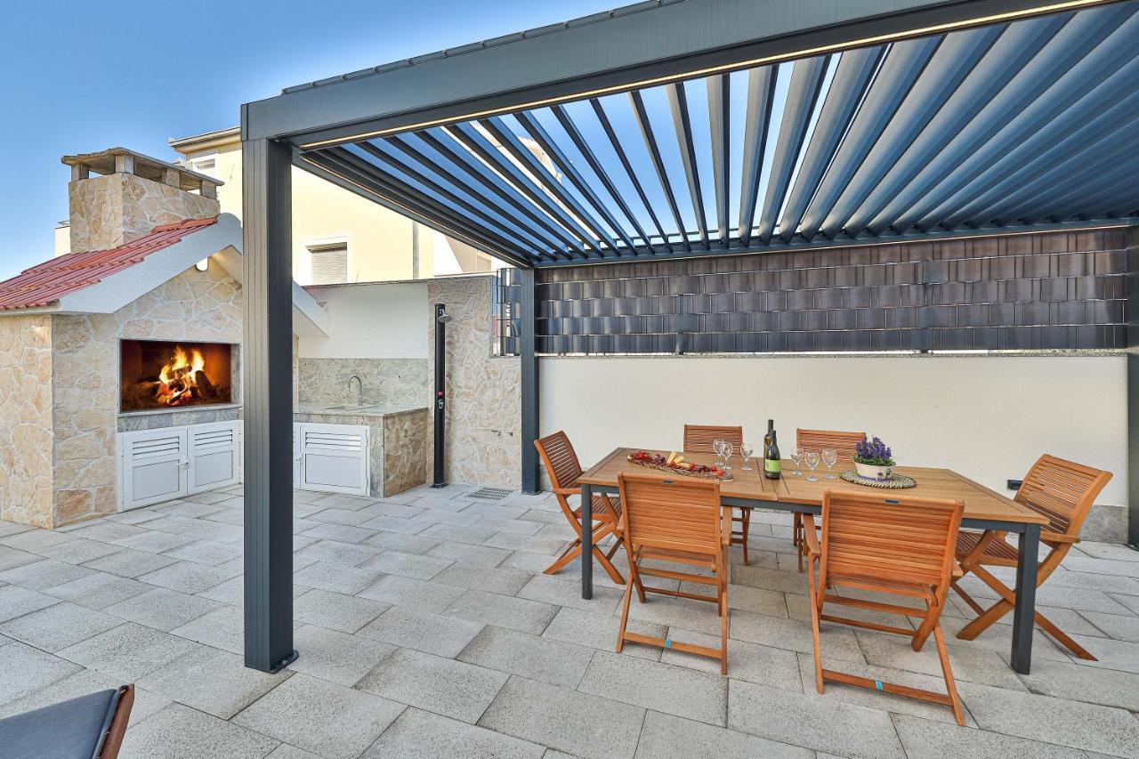 Luxury Apartment Pia With Swimming Pool And Grill Trogir Kültér fotó