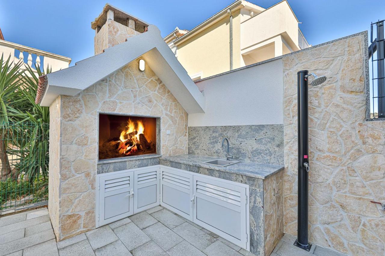 Luxury Apartment Pia With Swimming Pool And Grill Trogir Kültér fotó