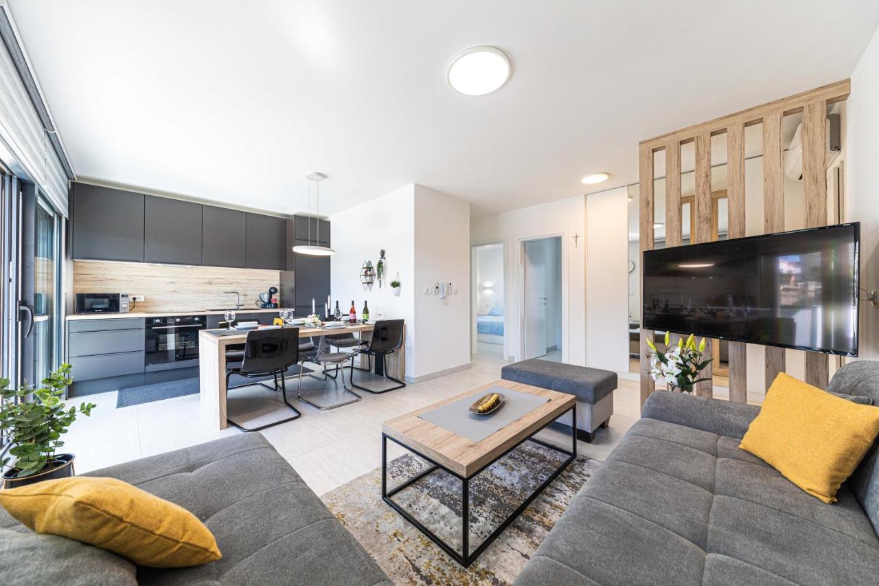 Luxury Apartment Pia With Swimming Pool And Grill Trogir Kültér fotó