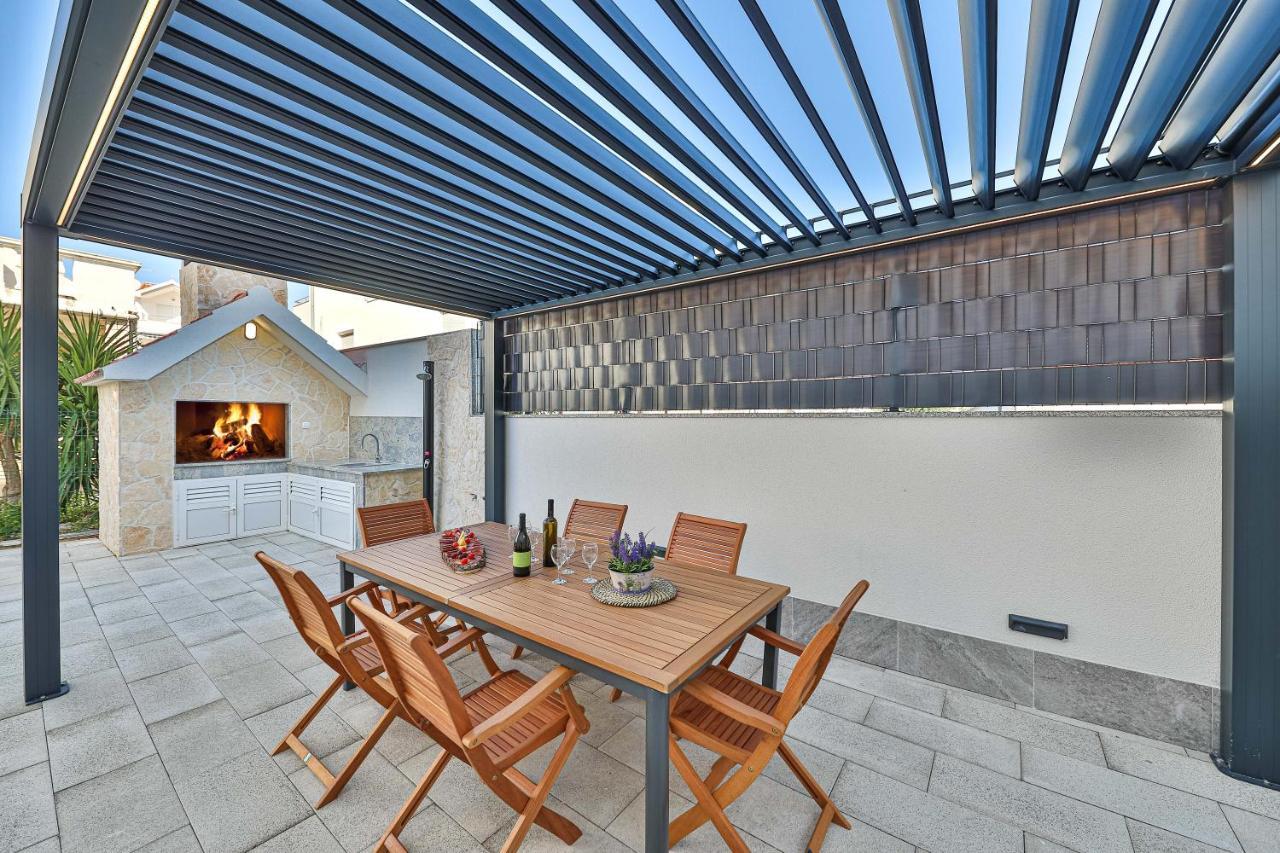 Luxury Apartment Pia With Swimming Pool And Grill Trogir Kültér fotó