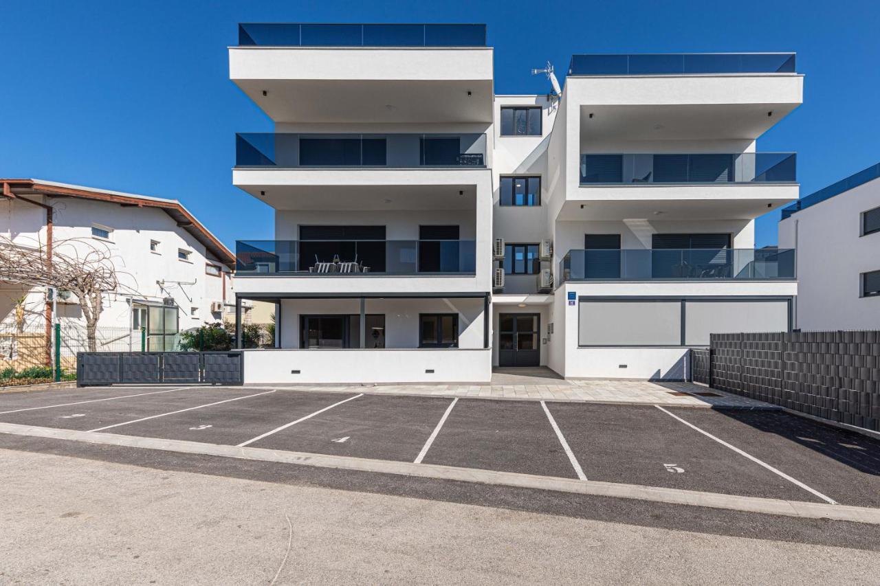 Luxury Apartment Pia With Swimming Pool And Grill Trogir Kültér fotó